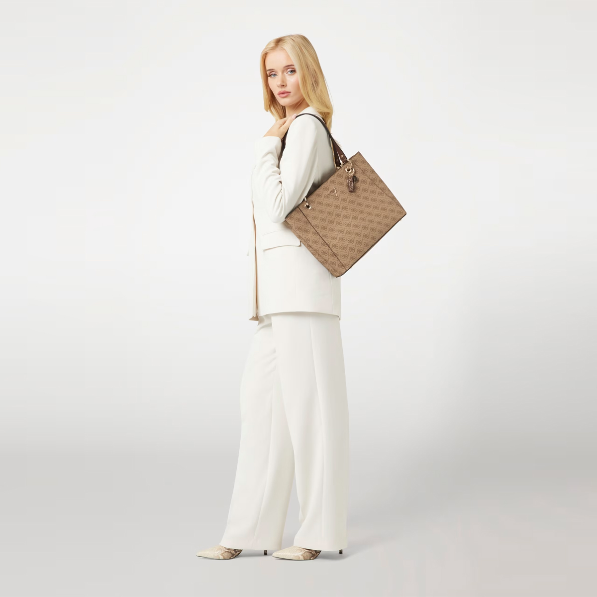 Guess Shopper Noelle Latte Logo Brown - 2 Guess Shopper Noelle Latte Logo Brown - 2